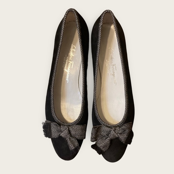 Salvatore Ferragamo Shoes - Vintage Ferragamo Dublino Flats 🖤
